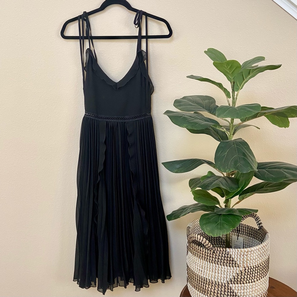 Black Ruffle Pleated Tie-Strap Midi Dress 🌿